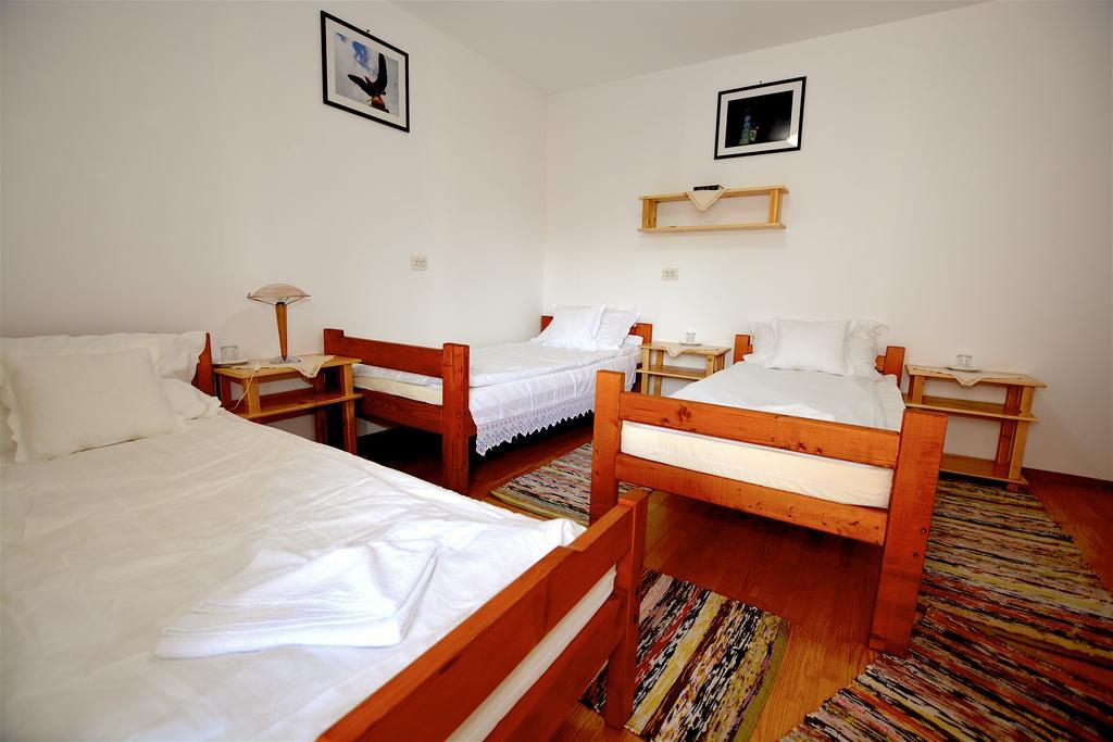 Tornácos Vendégház Vlahita Exterior foto